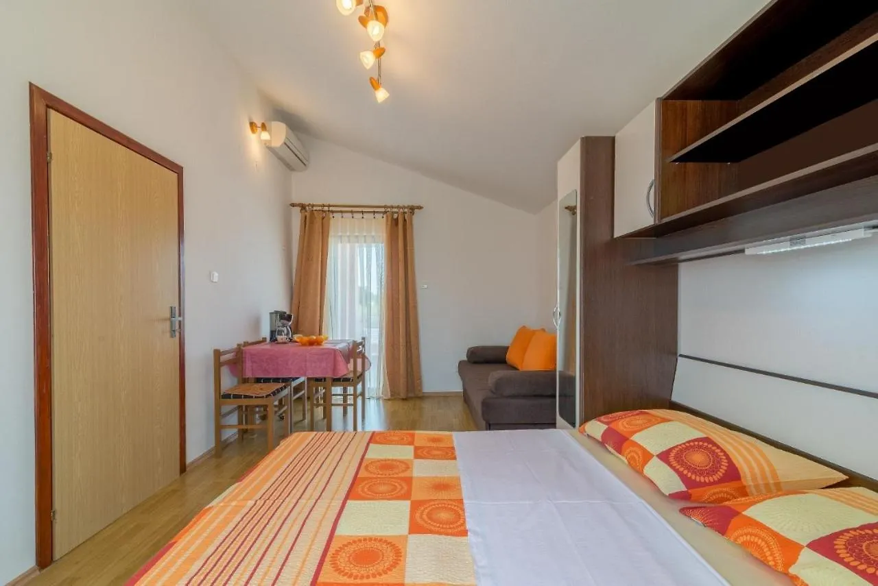 Studio Vir 16768A 0*,  Croatia